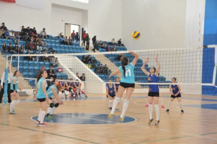 Erzincan Üniversitesi Voleybol Takımları Dolu Dizgin